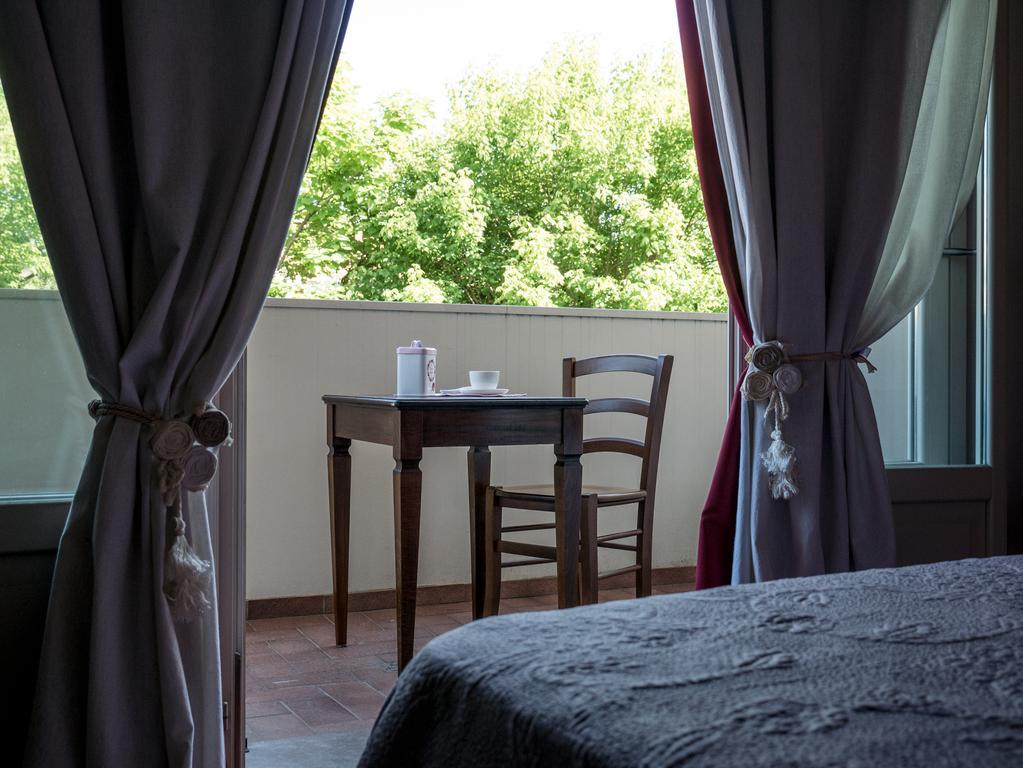 B&B Zelmira Rímini Exterior foto